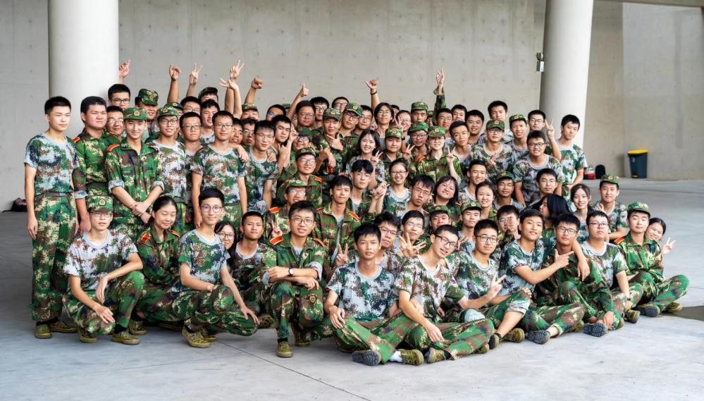 比赛结束班级合影