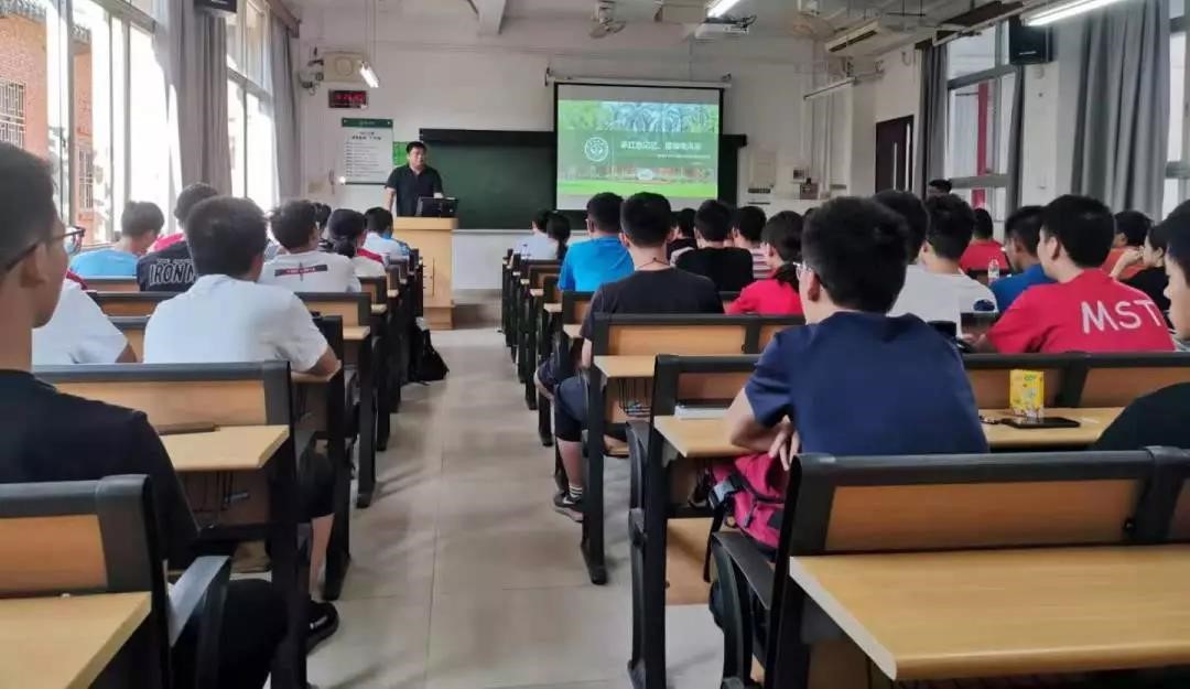 靳祥鹏书记发言